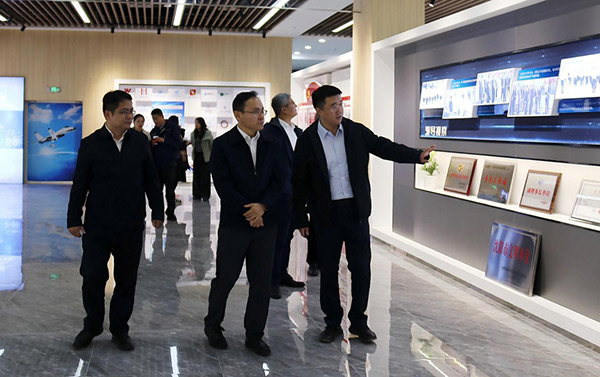 中国钢研党委副书记、总经理高宏斌一行 到航产集团调研